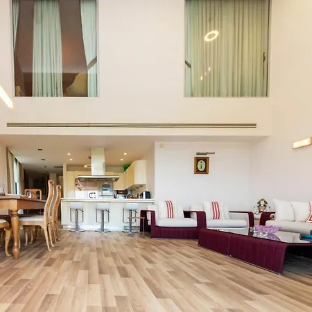 Отель Regal With Shared Pool Near Beach In Bodrum Гёльтюрбюку