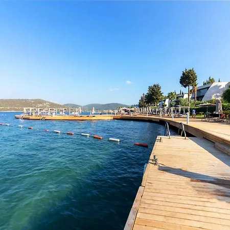 Villa Regal With Shared Pool Near Beach In Bodrum