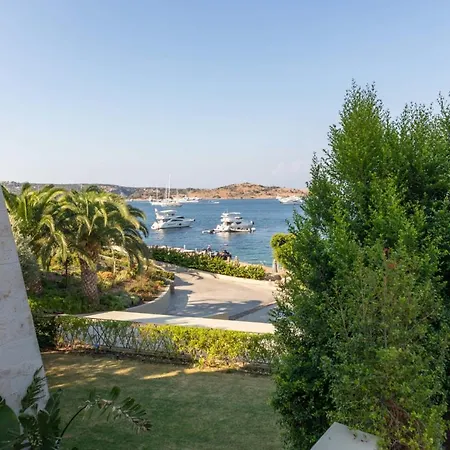 Regal With Shared Pool Near Beach In Bodrum Göltürkbükü